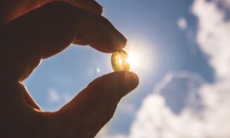 Illustration d'un médicament au soleil